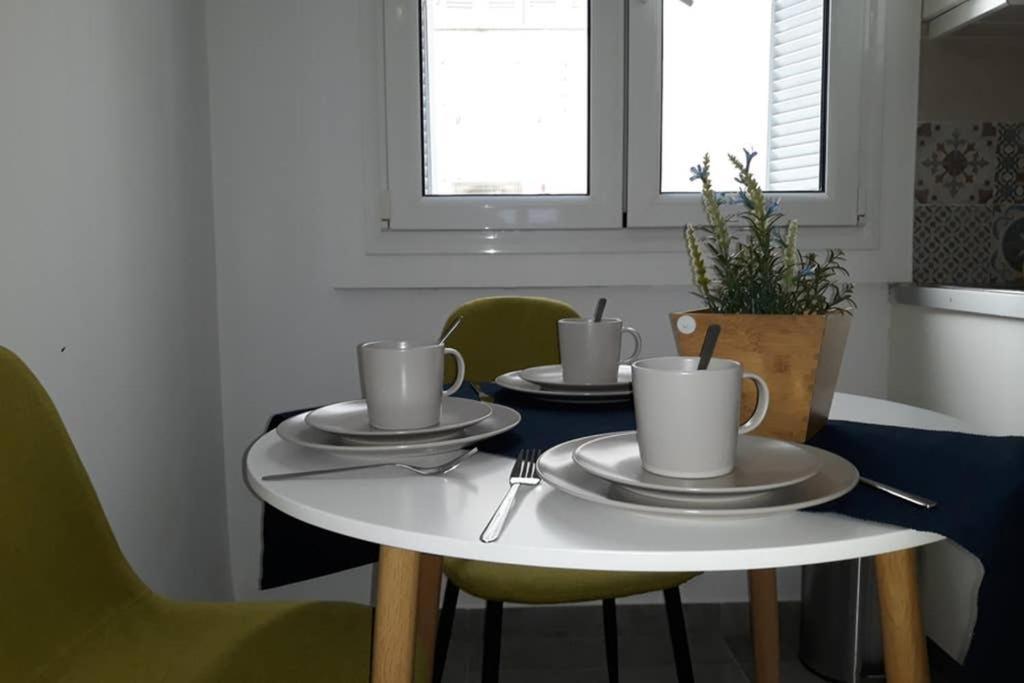 Cozy Apartment For 4 In Kolonaki, Lycabettus Aten Exteriör bild