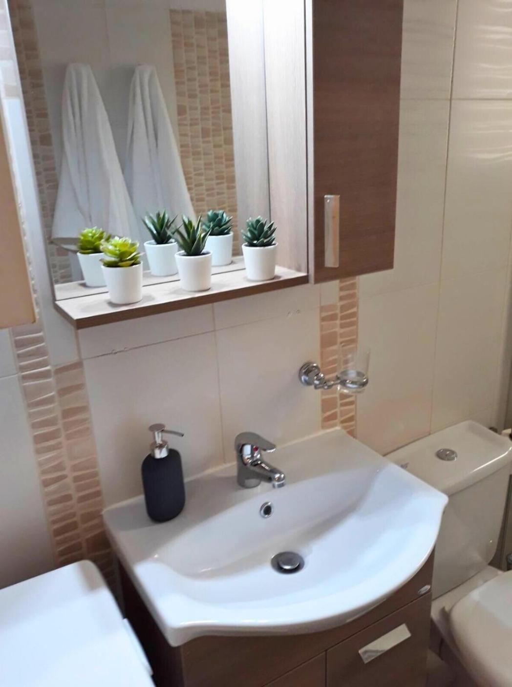 Cozy Apartment For 4 In Kolonaki, Lycabettus Aten Exteriör bild